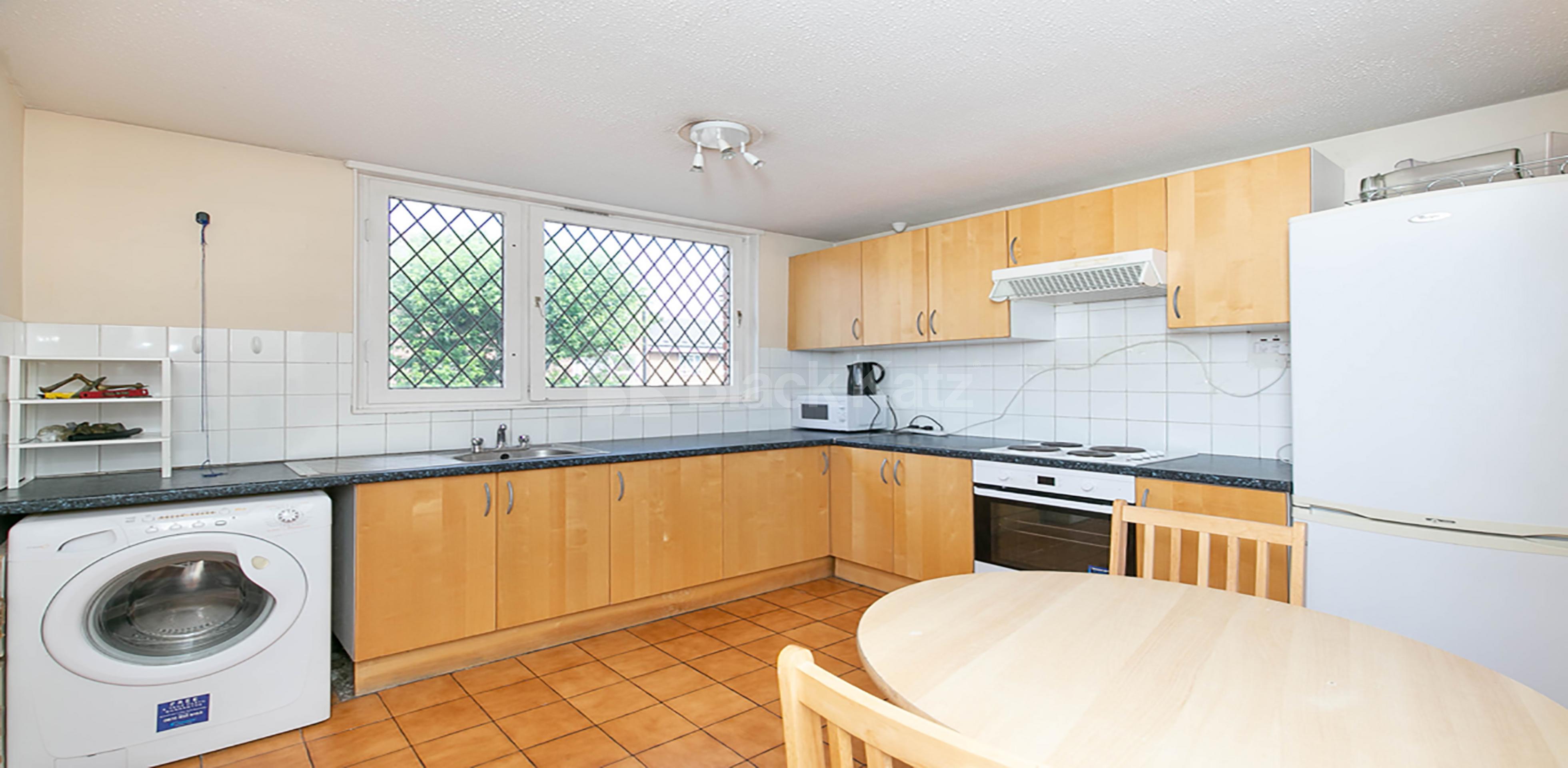 3/4 double bedroom flat located within mins to regents park and marylebone tube Henderson Drive, St Johns Wood NW8